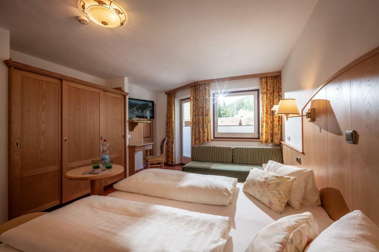 גרלוס Alpenrose Hotel-Garni מראה חיצוני תמונה
