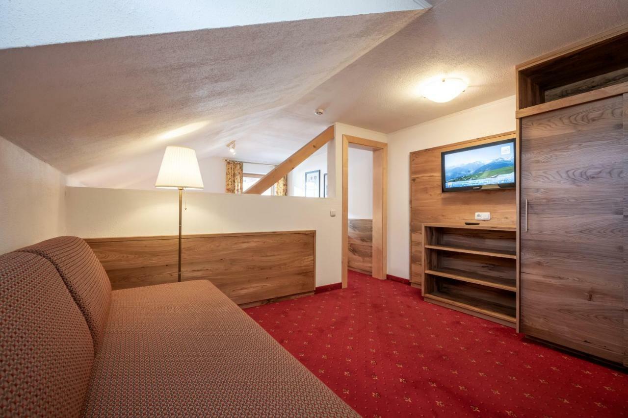 גרלוס Alpenrose Hotel-Garni מראה חיצוני תמונה